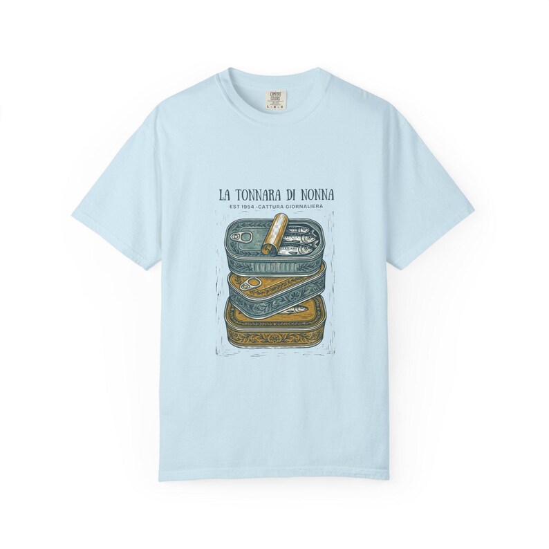 Vintage italiensk skjorta överdimensionerad grafisk t-shirt unisex bomullstopp retro fiskdesign kläder sardintryck nautisk illustration kusttema Chambray