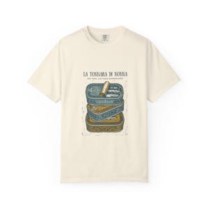 Vintage italiensk skjorta överdimensionerad grafisk t-shirt unisex bomullstopp retro fiskdesign kläder sardintryck nautisk illustration kusttema Ivory