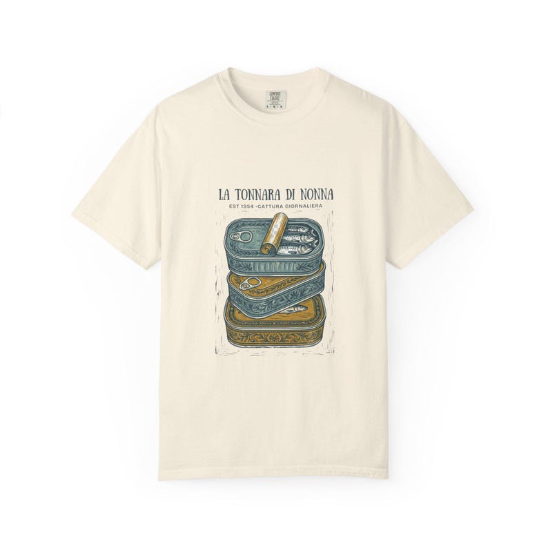 Vintage italiensk skjorta överdimensionerad grafisk t-shirt unisex bomullstopp retro fiskdesign kläder sardintryck nautisk illustration kusttema Ivory