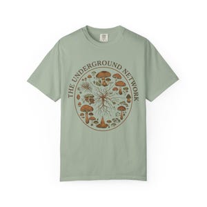 T-shirt paddestoel grafisch katoen botanisch vintage schimmel ontwerp illustratie mycelium netwerk ondergronds wetenschap natuur kleding mycologie Bay