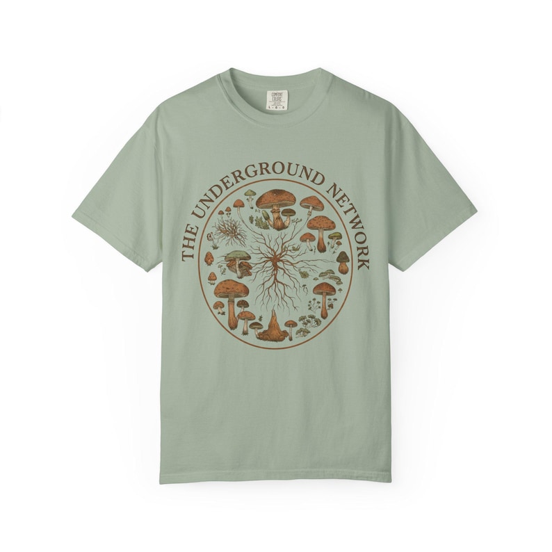 T-shirt paddestoel grafisch katoen botanisch vintage schimmel ontwerp illustratie mycelium netwerk ondergronds wetenschap natuur kleding mycologie Bay