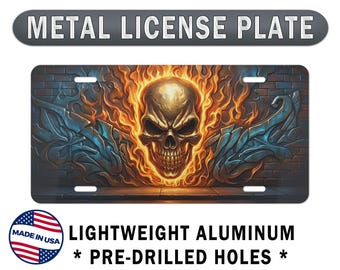 Metalowa tablica rejestracyjna z płonącą czaszką. Gotyckie graffiti, dekoracja samochodowa w stylu 3D.