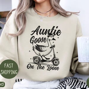 Auntie Sweatshirt, Aunt Sweater, Auntie Gift, Aunt Pregnancy Announcement, Mothers Day, Auntie Goose on the Loose Retro Western Style