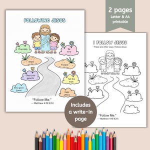 Peut inclure: Une tasse en céramique blanche avec une anse noire et le texte "But First, Coffee" en noir, dans une police manuscrite. La tasse est posée sur une surface blanche.