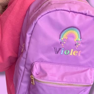 Sac à dos avec nom arc-en-ciel brodé personnalisé | Sac à dos prénom pour tout-petit | Sac à dos d'école avec nom brodé | Sac à dos pour chambre d'enfant