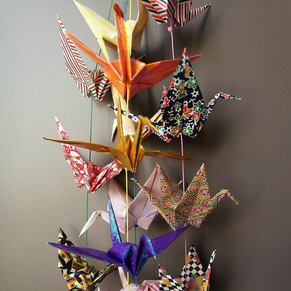 Guirlande décorative à suspendre de 6 grues origami en papier japonais aux motifs traditionnels, unisexe