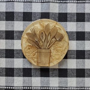 Vintage 1970’s Large Lucite Hard Resin Trivet Potholder Wood Cooking Utensils Straw/Vintage Round Trivet Potholder/Vintage Kitchenware