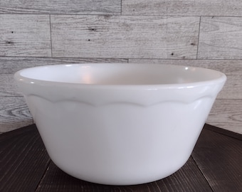 Vintage Hazel Atlas White Milk Glass Mixing Bowl Scalloped Edge 7”/Vintage Small White Glass Mixing Bowl\/Vintage Kitchenware