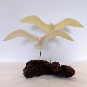 Vintage Large Birds In Flight Kinetic Seagulls On Burlwood Base Sculpture John Perry/Vintage 1970’s Birds In Flight Decor/Vintage Home Décor