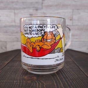 Vintage 1978 Garfield Characters “It’s Not A Pretty Life” Transfer Glass Mug Jim Davis/Vintage Anchor Hocking Garfield Mug/Vintage Dishware