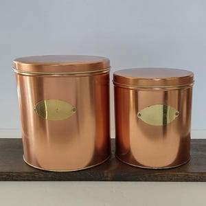 Vintage Copper Toned Metal Canisters Flour And Sugar Nesting Tins Set Of 2/Vintage Retro Mid Century Farmhouse Kitchen/Vintage Kitchenware