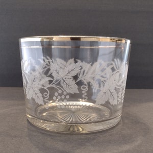 Vintage Mid Century Bartlett Collins Embossed Grapes Fruit Bowl With Gold Trim Detail/Vintage Glass Embossed Fruit Bowl/Vintage Dishware