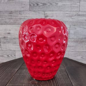 Vintage Ceramic Red Strawberry Vase Pot Planter/Vintage Strawberry Kitsch Cottagecore Home Decor/Vintage Strawberry Patch Decor