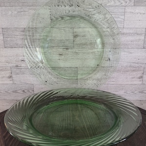 Vintage Pyrex Green Swirl Glass Dinner Plates Festiva Pattern Set Of 2/Vintage Pyrex Corning Glass Plates Discontinued/Vintage Dishware