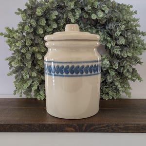 Vintage Hartstone Pottery “Blue Hearts” Pattern Large Canister 8” Lidded Stoneware Jar Condition Issue/Vintage Cottagecore Farmhouse Kitchen