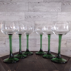 Vintage Emerald Green Long Straight Stemmed Wine Glasses Set Of 6/Vintage Green Stemmed Wine Glasses/Vintage Wine Glassware/Vintage Barware