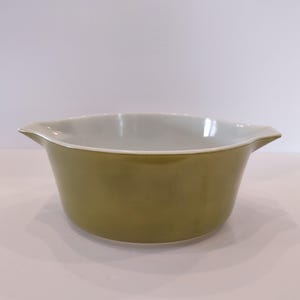Vintage 1970’s Avocado Round Pyrex Casserole Dish #475 No Lid/Vintage Green Pyrex Round 2 .5 Quart Pyrex Round Dish/Vintage Kitchen Dishware