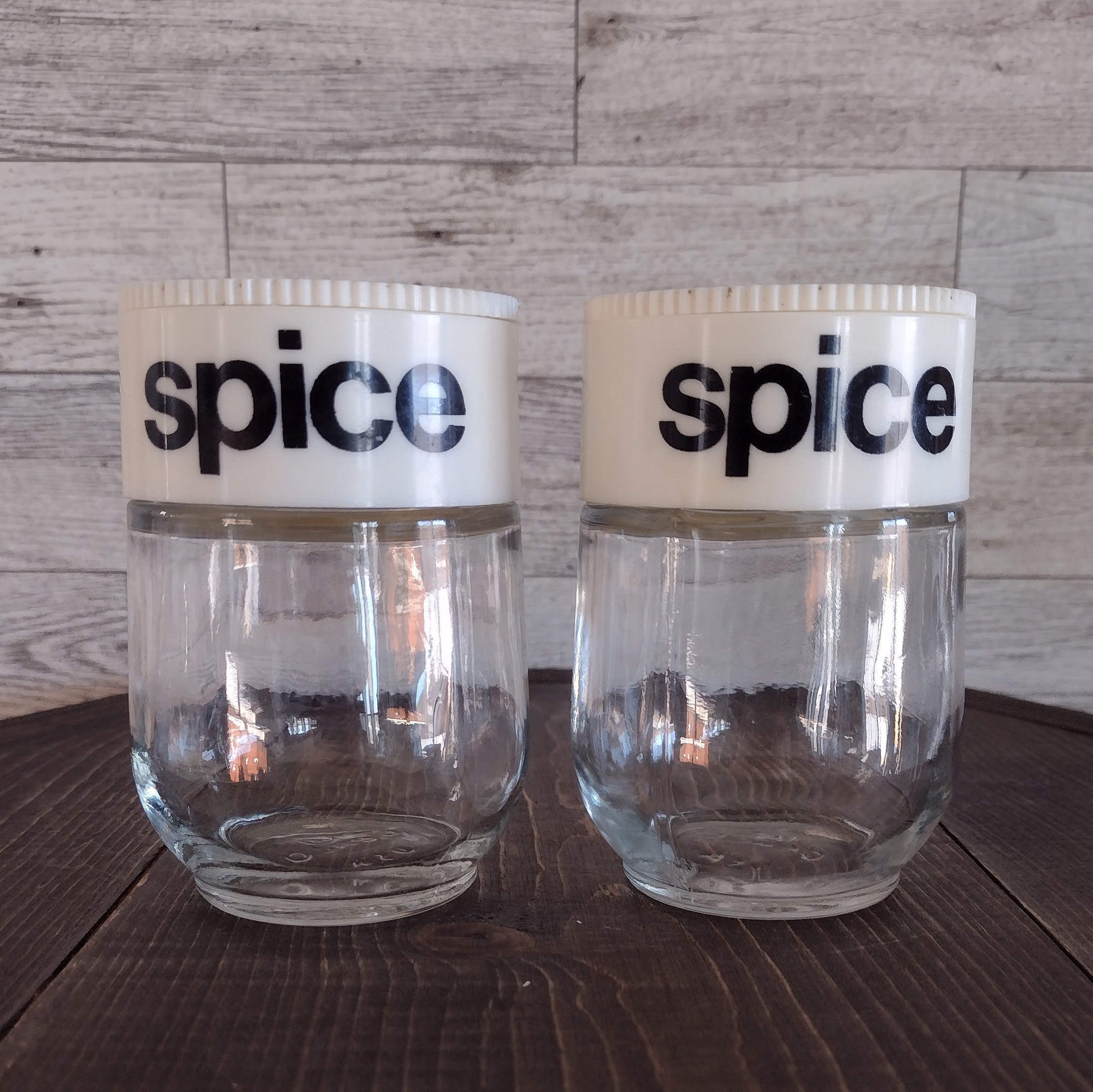 Talented Kitchen 24 Glass 6 oz Spice Jars with Lids and Labels, Large Glass Spice  Jars with Shaker Lids, Sift/Pour, Course Shakers, Clear and Chalkboard  Style Stickers