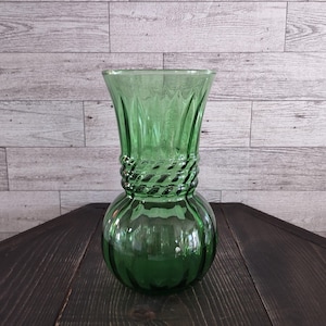 Vintage Mid Century Anchor Hocking Green Glass Floral Vase Ribbed Swirl Design/Vintage Emerald Green Glass Floral Vase/Vintage Home Decor