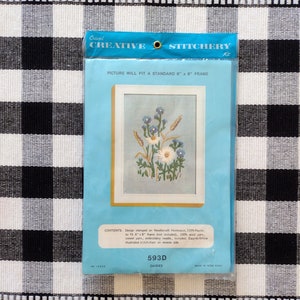 Vintage Vogart Crewel Creative Stitchery Kit Daisies 593D Frame Not Included/Vintage Crewel Stitchery Kit/Vintage Needlework Embroidery Kit