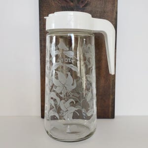 Vintage 1970’s Anchor Hocking Glass Tang Pitcher 1 Quart Frosted Lilies Floral Design/Vintage Tang Clear Glass Pitcher/Vintage Kitchenware