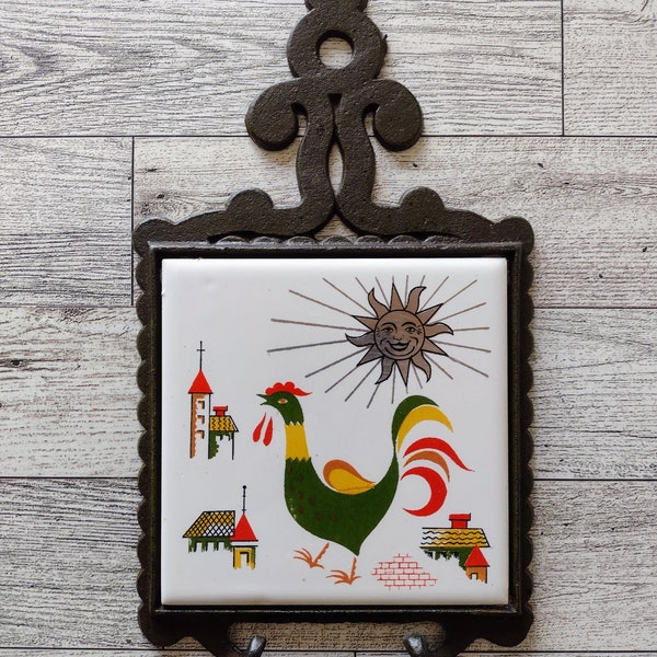 Vintage Mid Century Cast Iron Metal Wall Trivet Dish Towel Holder Chicken Silver Sun Detail/Vintage Wall Trivet/Vintage Kitchenware