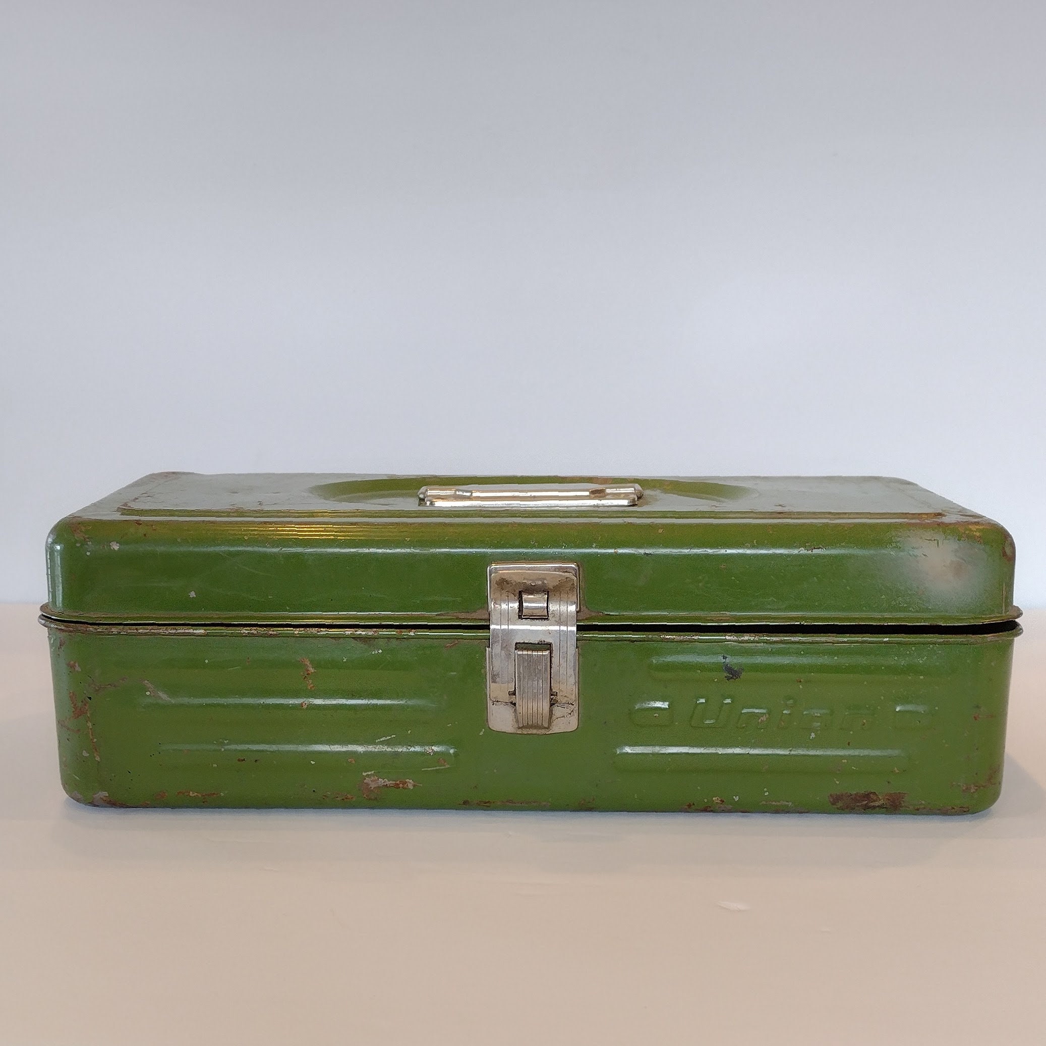 Vintage Tackle Box / Green Fly Fishing Metal Storage Box for Lures