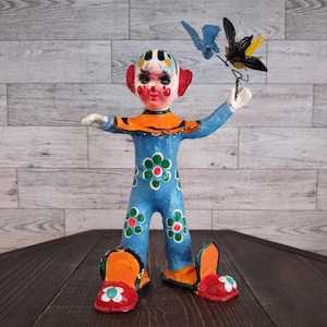 Vintage Hand Painted Colorful Folk Art Mexican Paper Mache Clown Figurine With Birds Condition/Vintage Happy Clown Figurine Decor