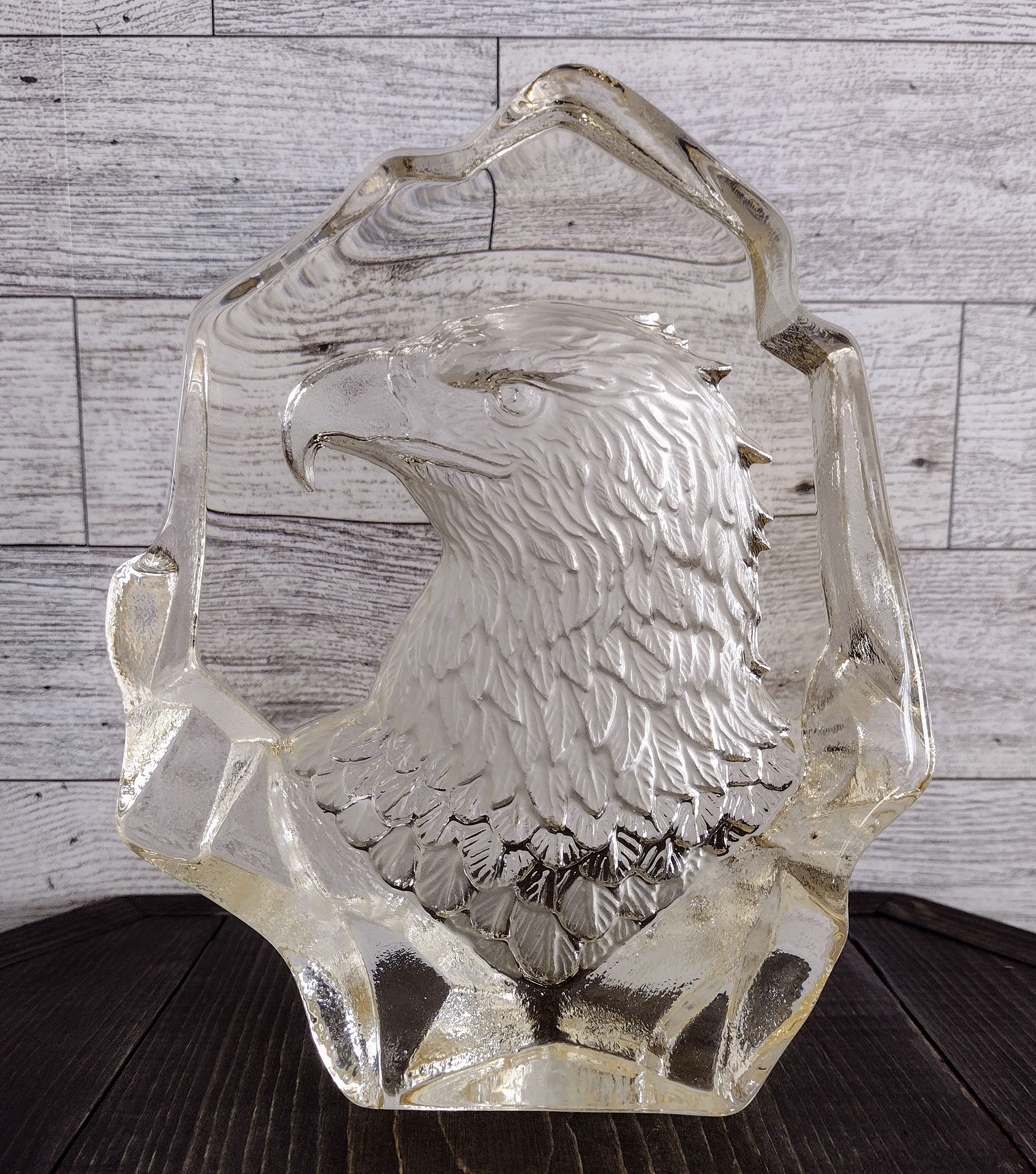 Eagle Figurine of Hand Blown Glass on Amethyst Crystals オブジェ、置き物