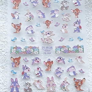 Peut inclure: Une feuille d'autocollants color&eacute;s repr&eacute;sentant des images de dessins anim&eacute;s de Bambi et de Panpan du film Bambi de Disney. Les autocollants sont sur un fond transparent et pr&eacute;sentent une vari&eacute;t&eacute; de poses et d'expressions. La feuille comprend &eacute;galement le texte "FANSIDE FS-044".