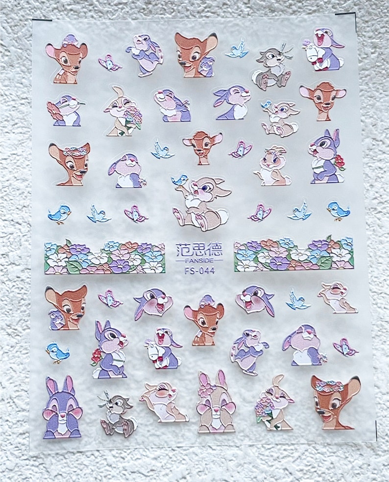 Peut inclure: Une feuille d'autocollants color&eacute;s repr&eacute;sentant des images de dessins anim&eacute;s de Bambi et de Panpan du film Bambi de Disney. Les autocollants sont sur un fond transparent et pr&eacute;sentent une vari&eacute;t&eacute; de poses et d'expressions. La feuille comprend &eacute;galement le texte "FANSIDE FS-044".