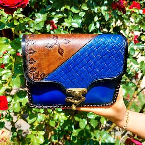 Bolso de mujer hecho a mano de cuero genuino pintura a mano personalizado elegante patrón étnico medieval tradicional bolso pequeño de un solo compartimento