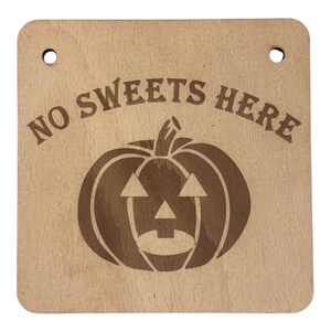Plaque de porte en bois pour Halloween - « No Sweets Here » - Panneau des bonbons ou des bonbons - Plaque pas de bonbon - Décoration suspendue à la porte d&#39;entrée