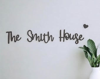 Personalised Family Name House Sign – Custom Surname Wall Plaque, Rustic Wooden Home Décor, Housewarming Gift, Easy 3M Mount