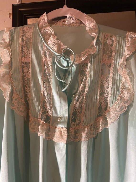 Beautiful 1800’s gown - image 3