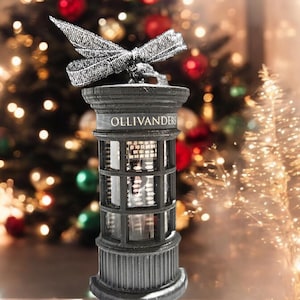 Zauberstab Schaufenster hängen Weihnachtsschmuck