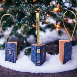Miniaturen kerstboomboekornamenten poppenhuisformaat Cadeaurekwisiet replica alice