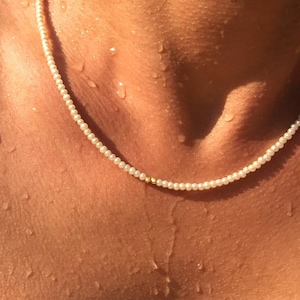 Parelketting heren, sierlijke parelketting, stalen gouden kralen parel choker, kleine parelkralen, minimalistische parelketting, cadeau voor hem/haar