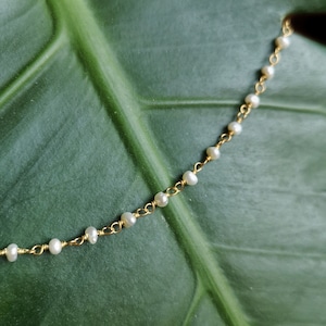 Collar de perlas múltiples, gargantilla de perlas minimalistas delicadas, regalo de dama de honor, collar de boda, regalo de cumpleaños para ella, regalo del día de la madre