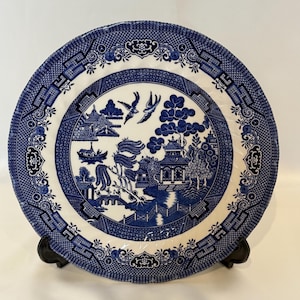 Blue Willow dinner plate, Royal Wessex blue and white plate, Wessex Collection vintage collectible . 4 plates available