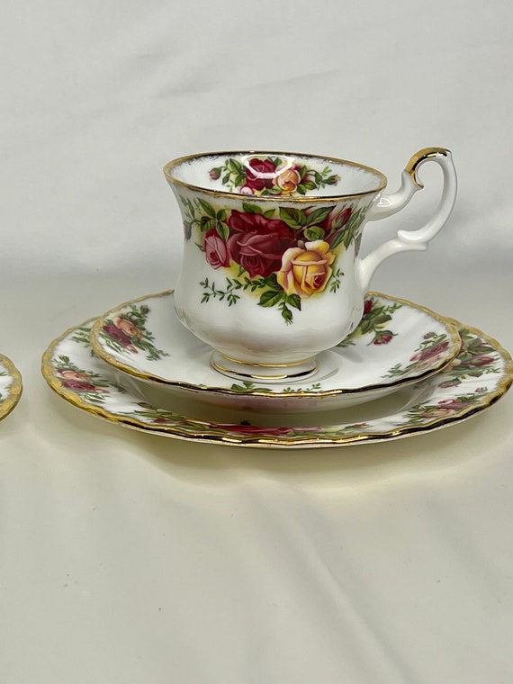 英国製　レア　ロイヤルアルバート　トリオ12点セット ヴィンテージ ロイヤルアルバート イエローティーローズ