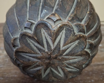 Boule de moule en papier mâché antique en bois sculpté à la main - Sculpture sur bois de paete antique
