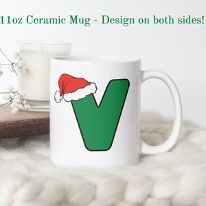 Caneca com letra 'V' de Natal, caneca com a primeira inicial, caneca com letra, caneca de café com monograma, caneca com chapéu de Papai Noel, presentes abaixo de 30, caneca de presente de Natal especializada