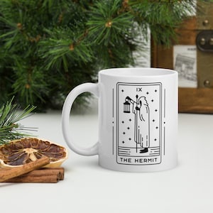 Taza de la carta del tarot El ermitaño, taza de café negra, taza de regalo de adivinación del tarot, taza de café de cerámica, taza minimalista, taza de regalo de atención plena para introvertidos