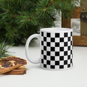 Checkered 11oz Ceramic Coffee Mug, Cute minimalist mug, Nostalgic 90s pattern mug, Checkered kitchen decor, Checkered tea cup, Geometric mug