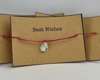 Regalo Pequeño Regalo Rosa Oscuro Algodón Encerado Pulsera de Doble Cordón Plata Cupcake Metal Charm Tarjeta de Mejores Deseos Unisex Niños y Adultos.