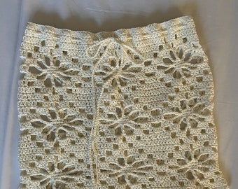 Jupe fleurie en dentelle au crochet