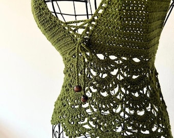 Haut dos nu vert olive bohème en crochet