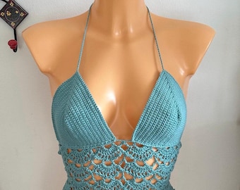 Haut dos nu bohème turquoise en crochet