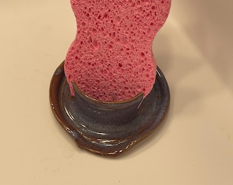 Ręcznie robiony ceramiczny uchwyt na gąbkę w kolorze fioletowym do zlewu kuchennego